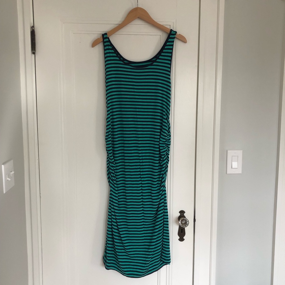 Maternity dress - bodycon form fitting